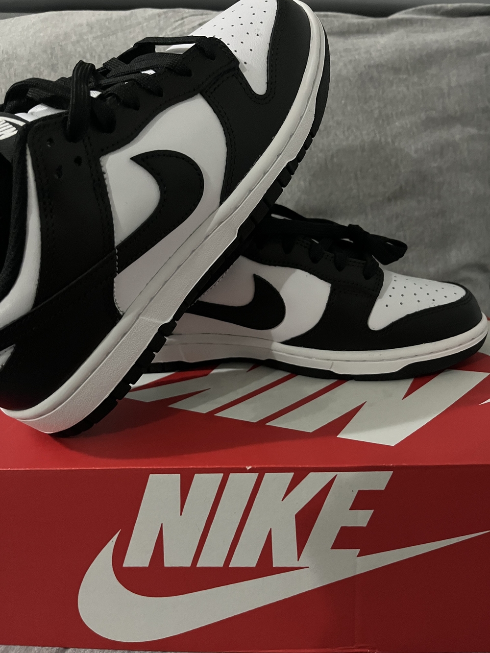 Nike Men’s Black/White Low-Top Sneakers